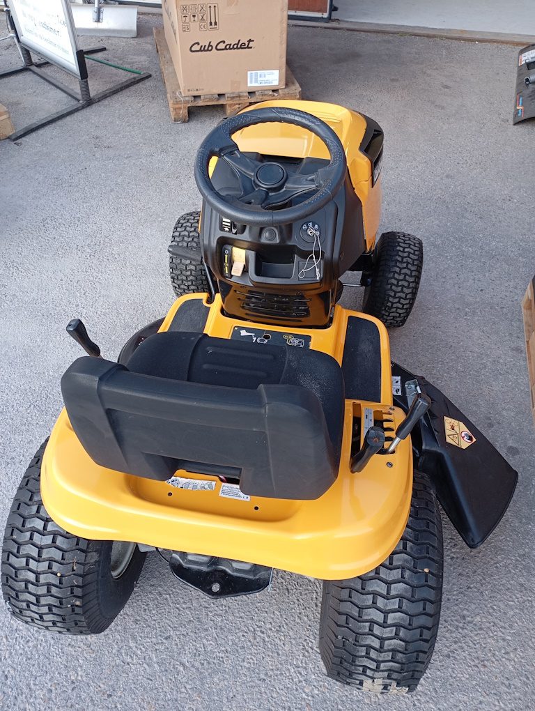 Begagnad Cub Cadet LT2 NS96 3 Begagnad Cub Cadet LT2 NS96, bild 2